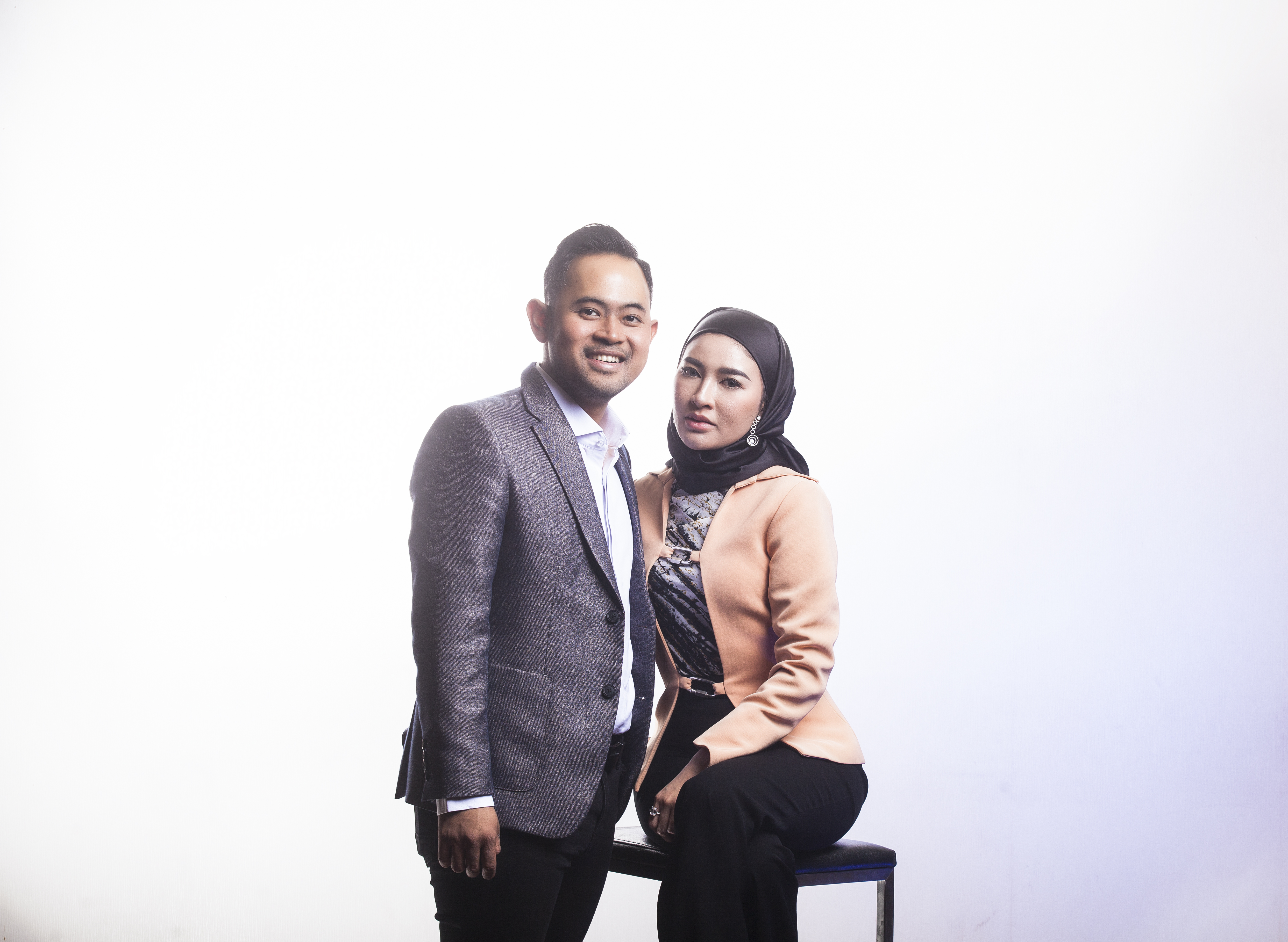 Pasangan pengusaha asal Malang, Gilang Widya Pramana atau Juragan 99 dan Shandy Purnamasari