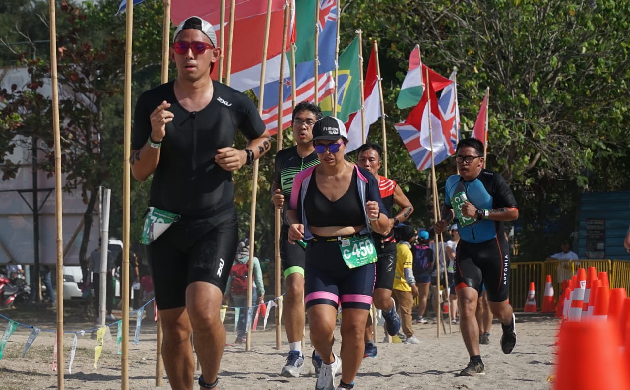 Nutrisi penting bagi pelari karena memainkan peran penting dalam kesehatan secara keseluruhan. 