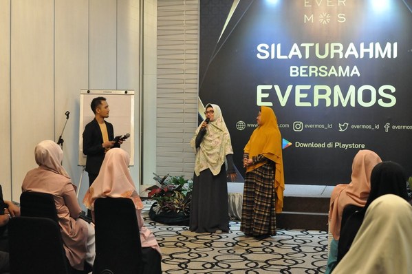 Evermos Training dengan Ibu-Ibu Rumah Tangga di Acara Silaturahmi Reseller.