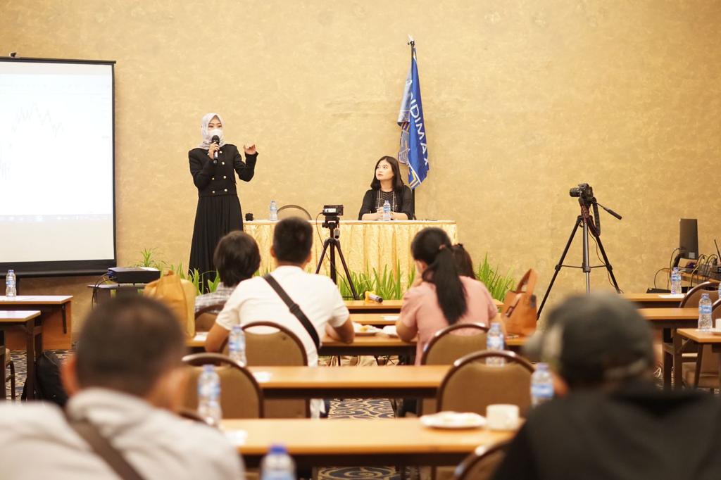 Acara Live Trading via Zoom 