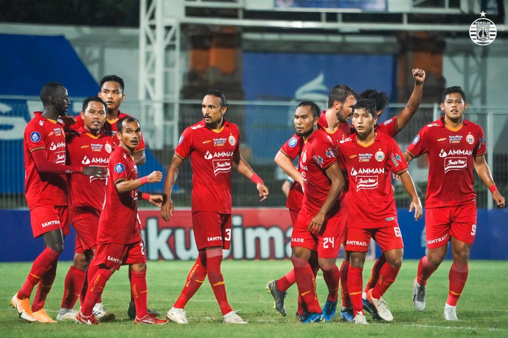 Skuad Persija merayakan kemenangan atas Persikabo