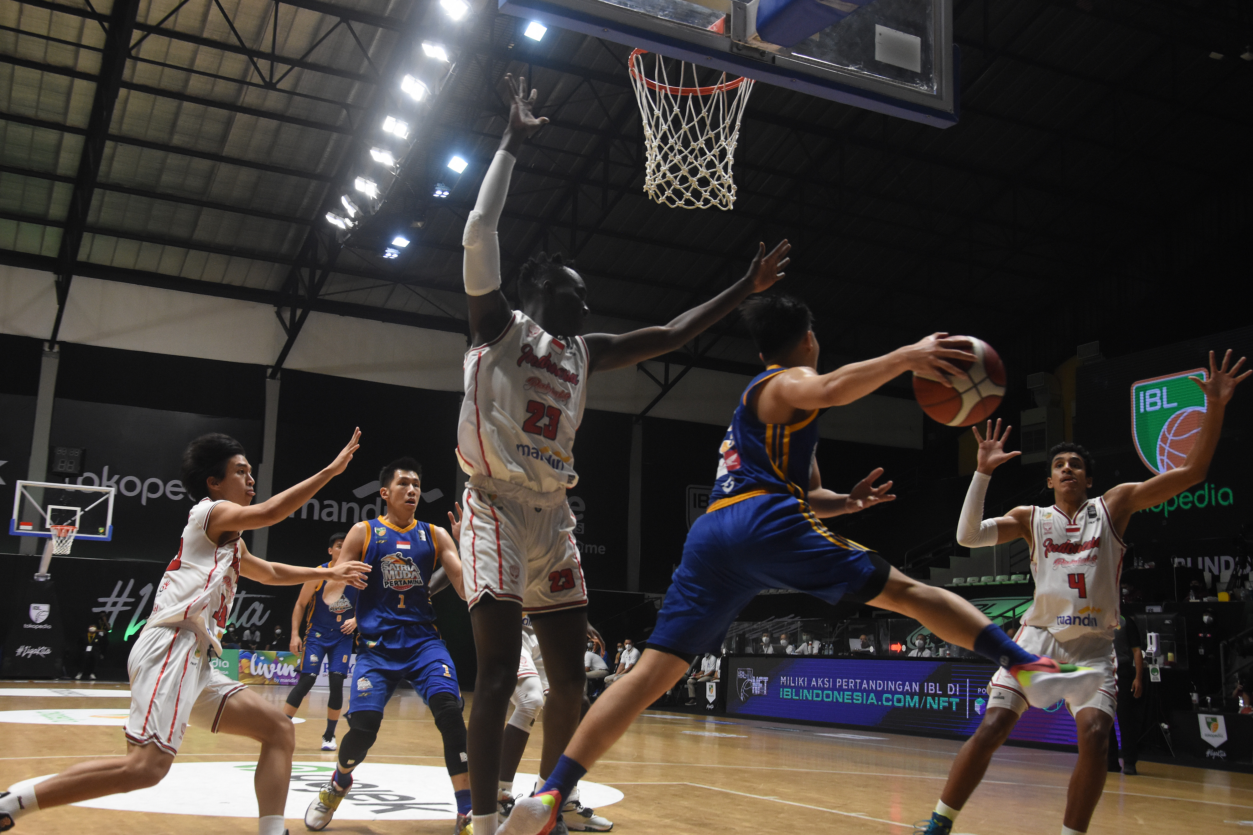 Laga IBL antara Satria Muda Pertamina Jakarta dan Indonesia Patriots.