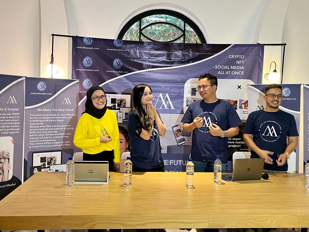 Konferensi pers peluncuran token kripto bernama MnM atau Me and Models di Fountainhead Cafe, Jakarta, Jumat (25/3).