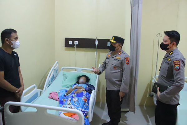 Kapolda Sulawesi Utara Inspektur Jenderal Mulyatno (kedua dari kanan)