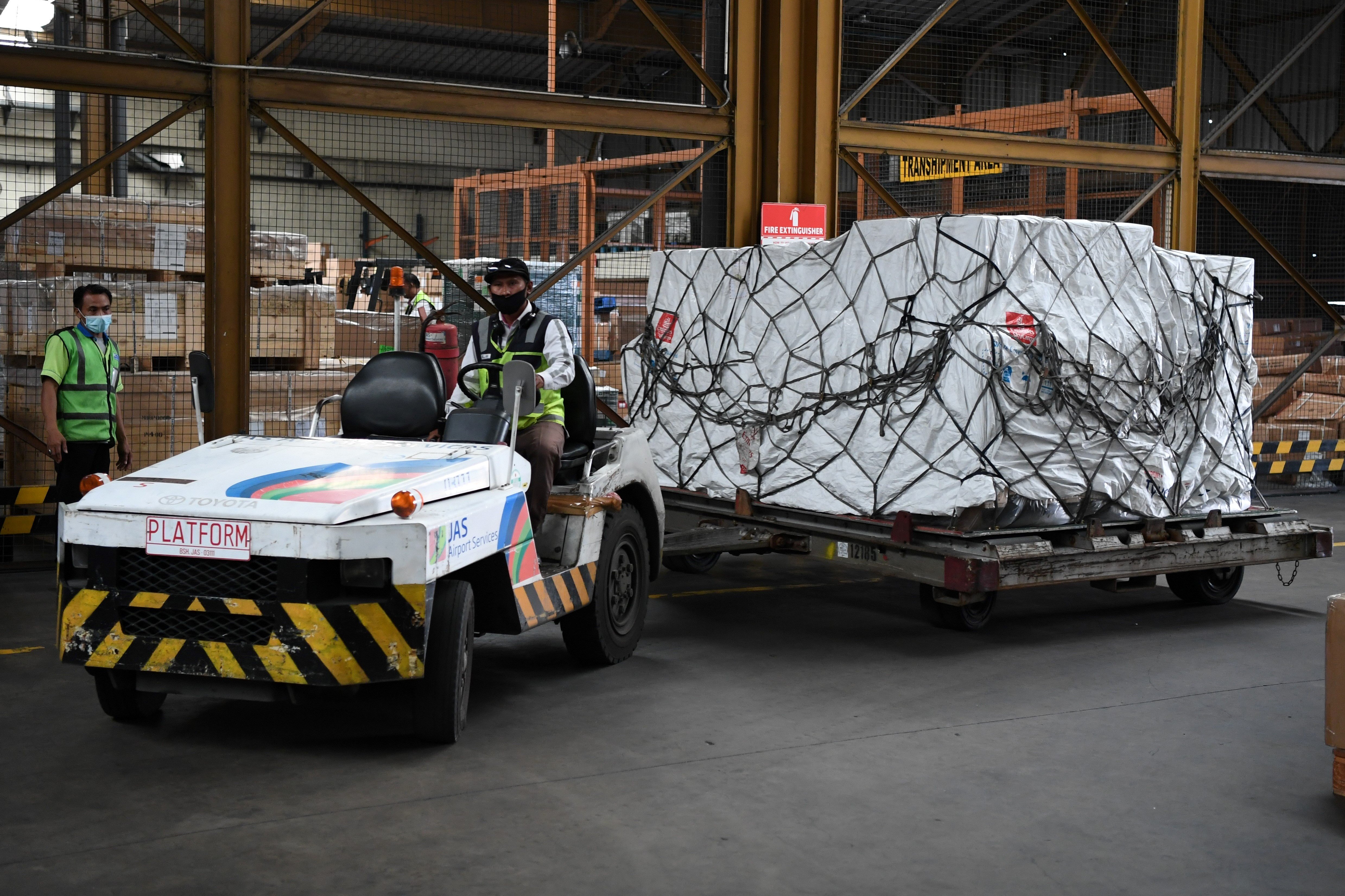 kedatangan Vaksin Pfizer yang merupakan Bantuan dari amerika serikat.