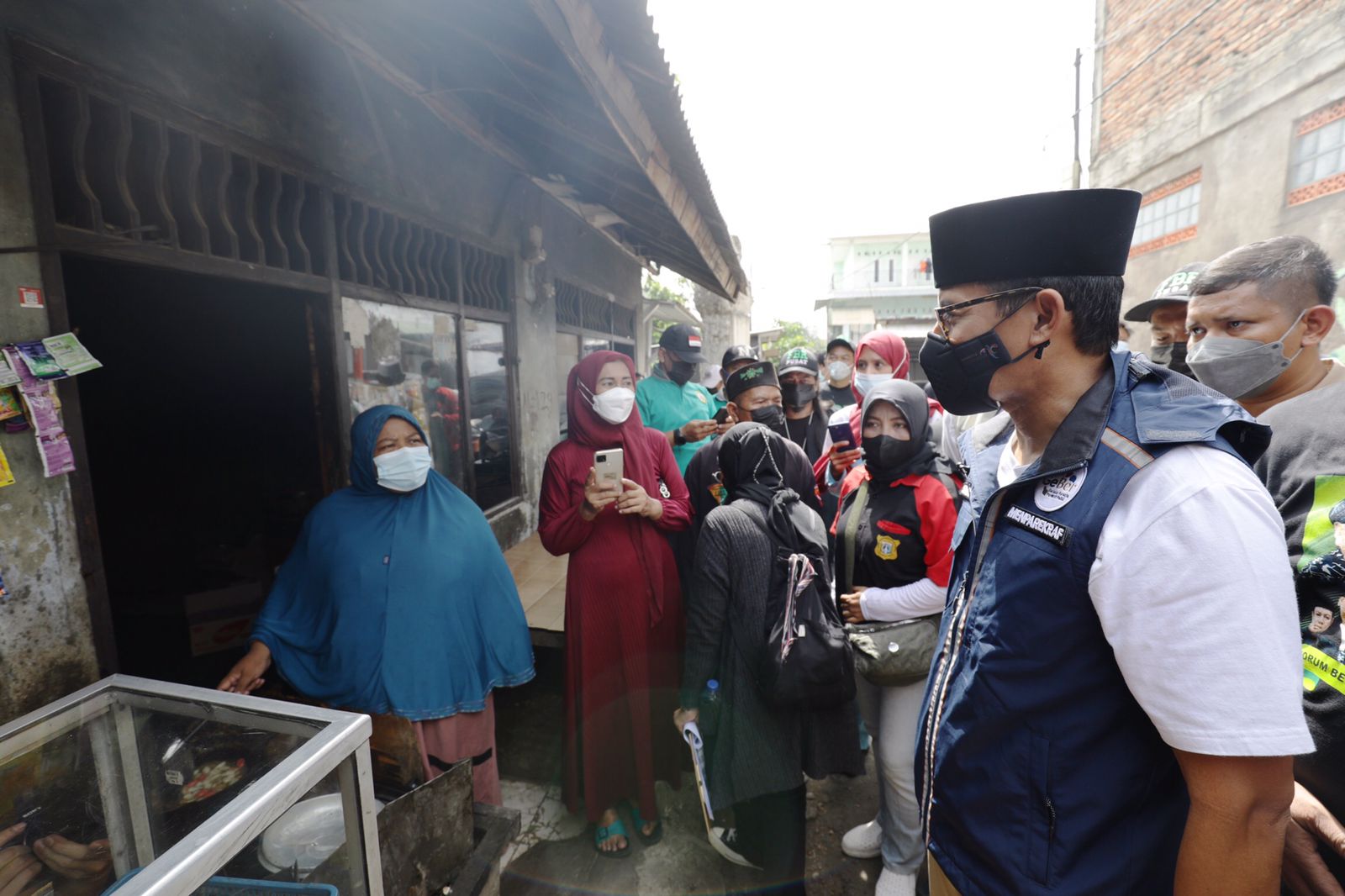 Sandiaga Uno bersama Rumah SandiUno Indonesia (RSI) mendatangi Kampung Padaengan, Cakung, Jakarta Timur, Jumat (25/3/2022)