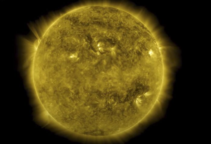 Foto yang diambil NASA, 1 Juli ini memperlihatkan panjang gelombang ultraviolet ekstrem yang menunjukkan lapisan atmosfer terluar Matahari  
