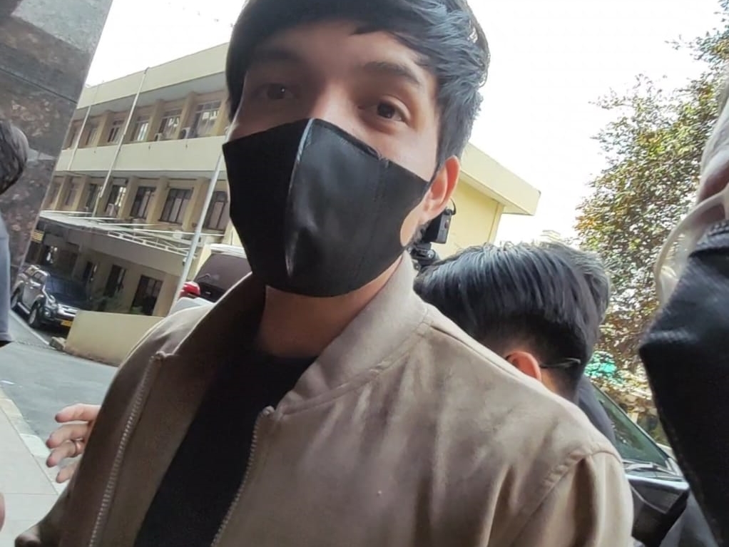 Atta Halilintar selesai menjalani pemeriksaan di Dittipidsiber Bareskrim Polri sekitar pukul 16.30 WIB.