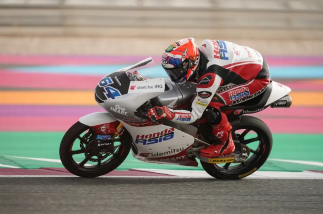 Pembalap Honda Team Asia Mario Suryo Aji saat tampil di balapan Moto3 GP Qatar