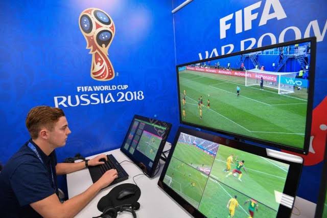 Wasit VAR ketika Piala Dunia 2018 di Rusia