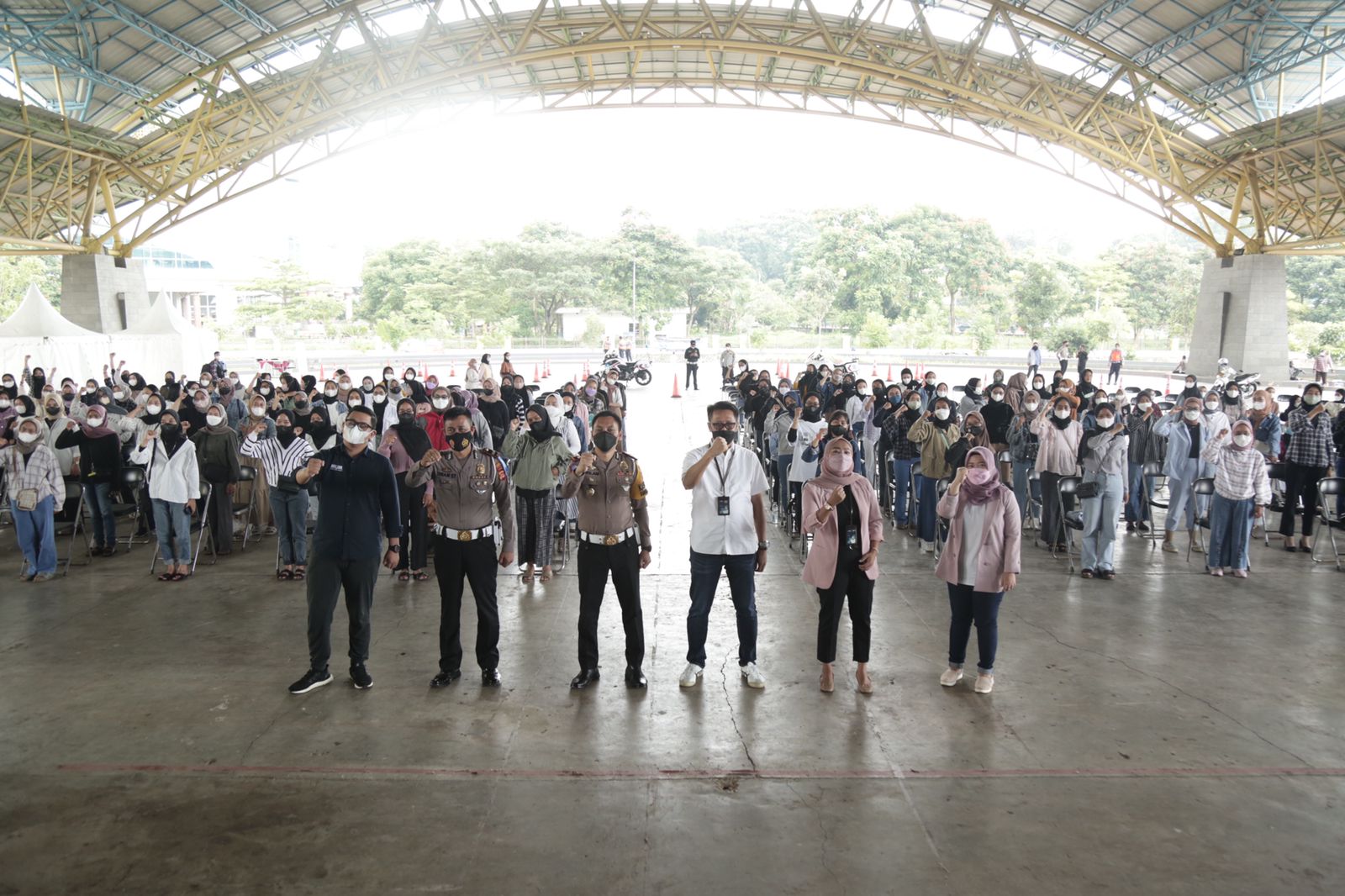 Acara Safety Riding untuk para AO Mekaar di Bandung, Jawa Barat.