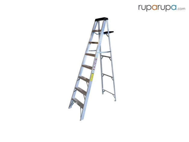 Kita sangat membutuhkan tangga lipat.