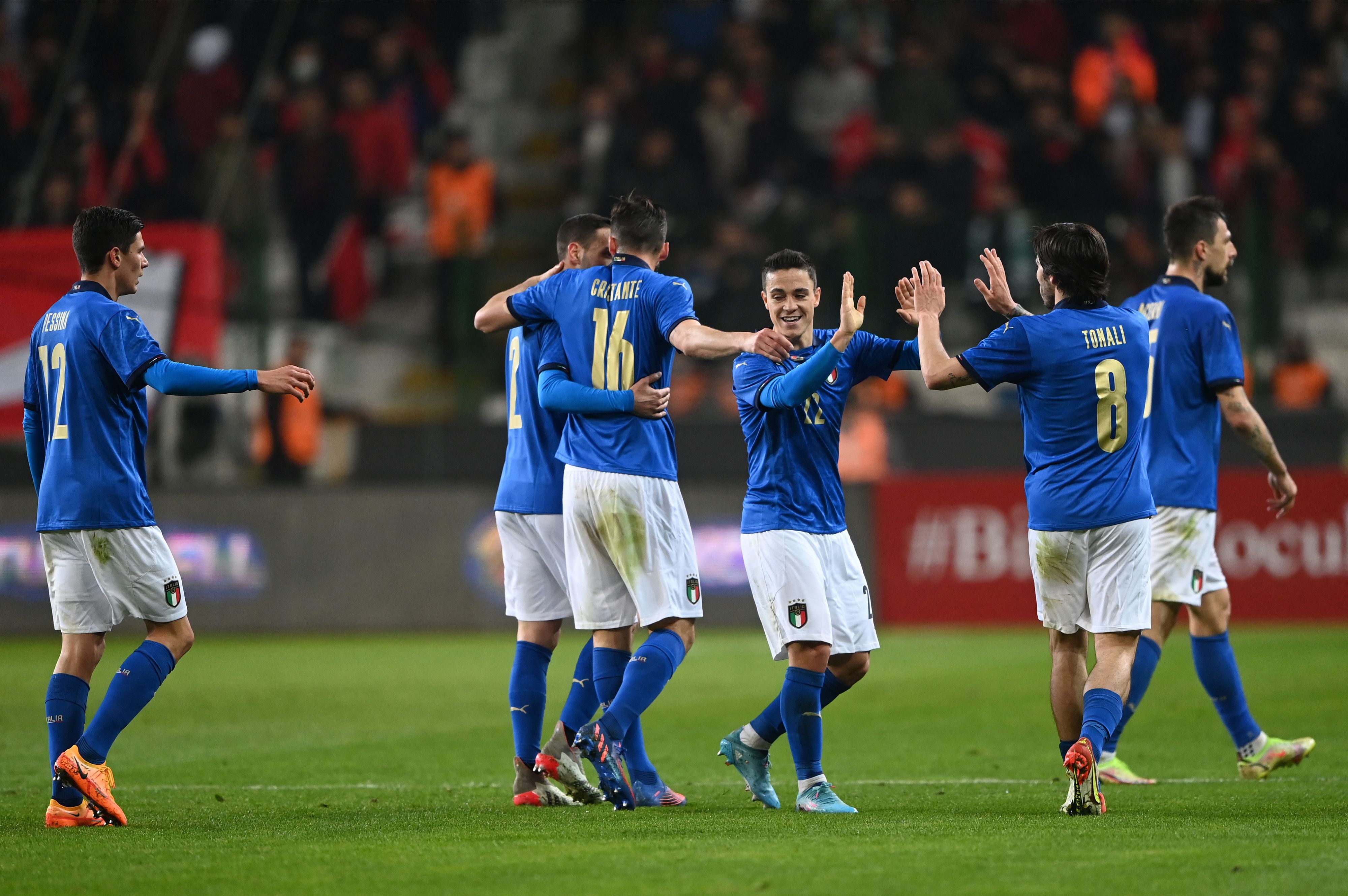 Para pemain Italia melakukan selebrasi usai mencetak gol ke gawang Turki di laga persahabatan.