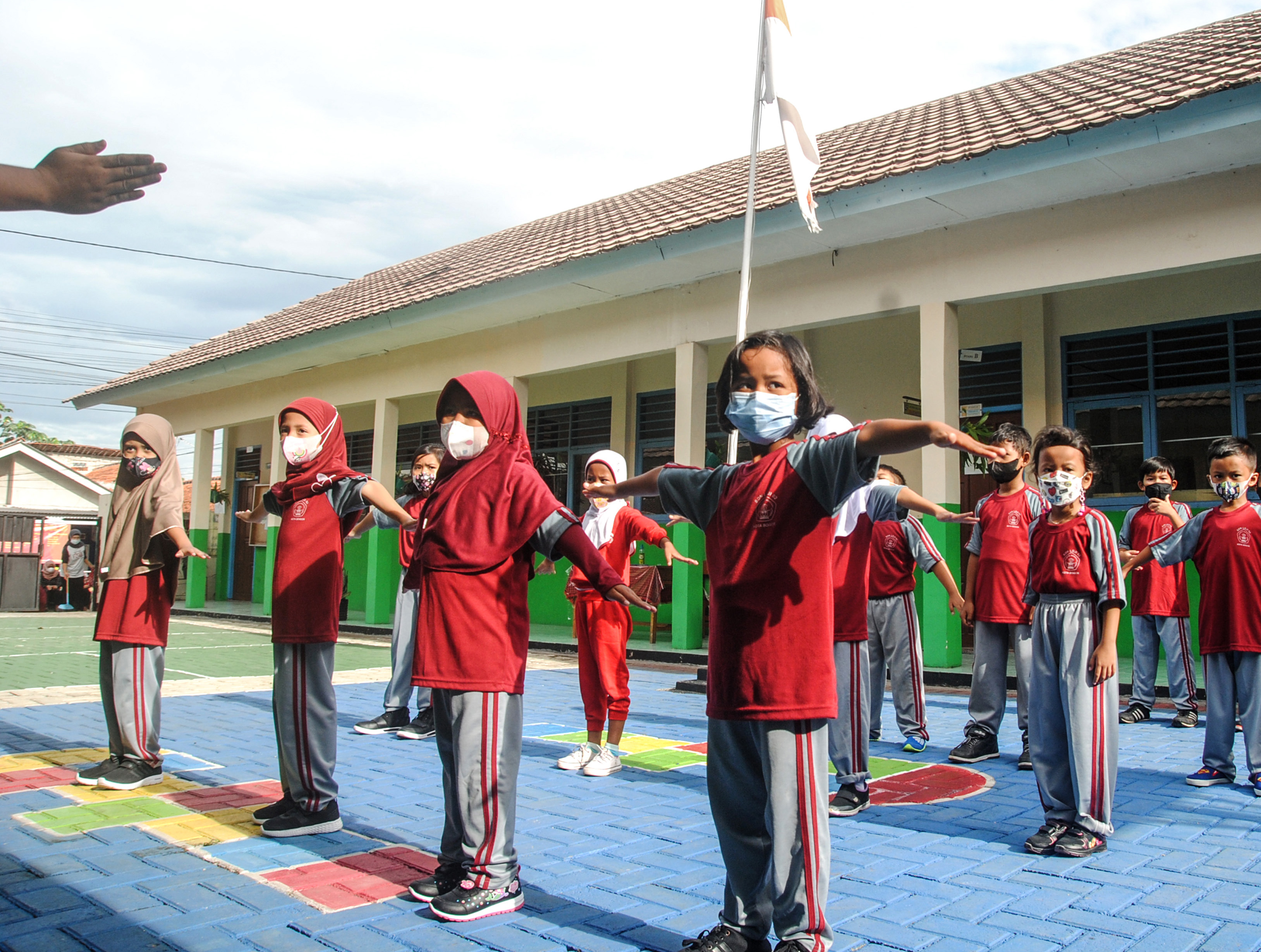 Pembelajaran tatap muka (PTM) terbatas di SDN 2 Loji, Kota Bogor, Jawa Barat, Senin (21/3/2022). 