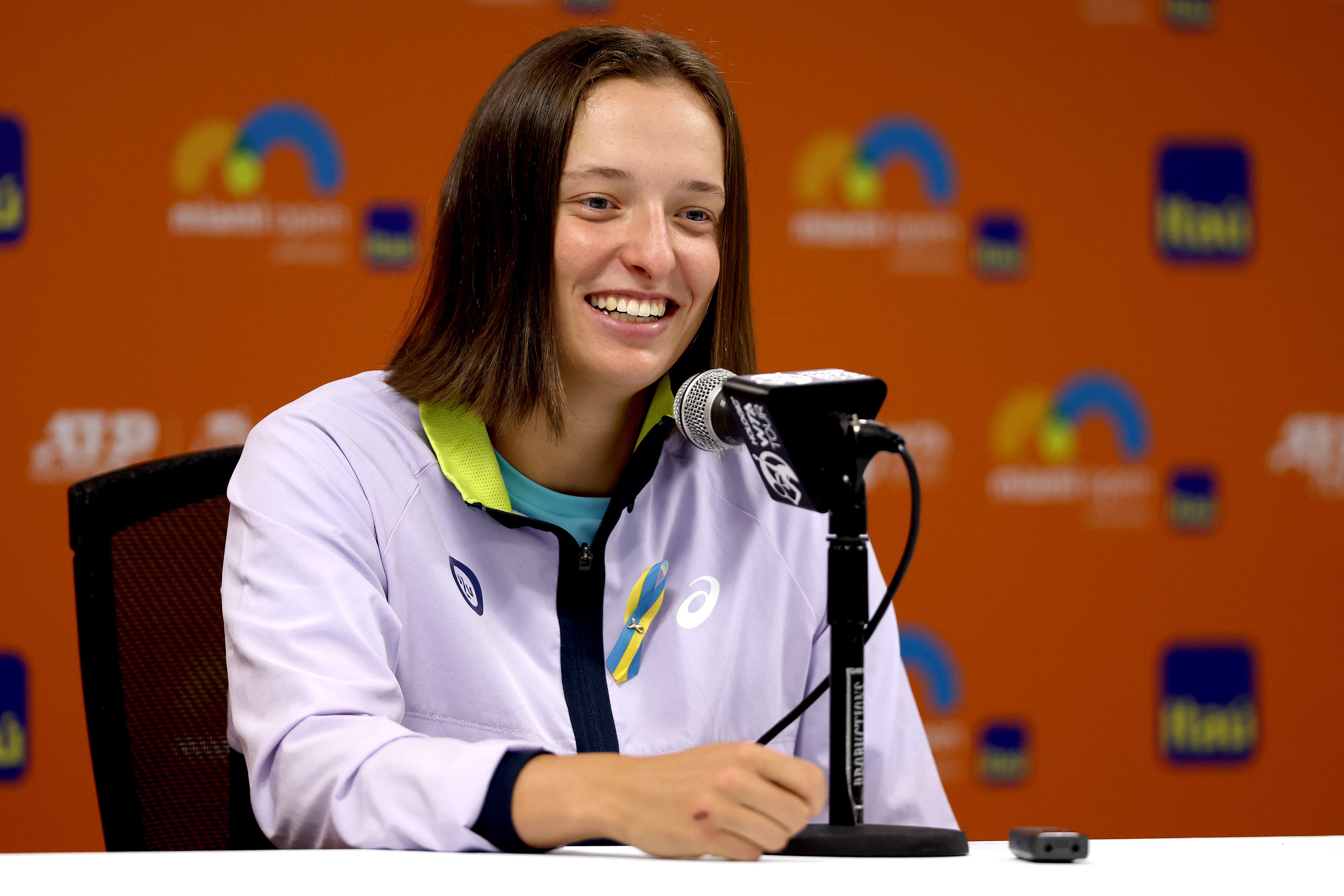 Petenis Polandia Iga Swiatek mengaku kaget karena dirinya mendadak menjadi petenis nomor satu dunia.