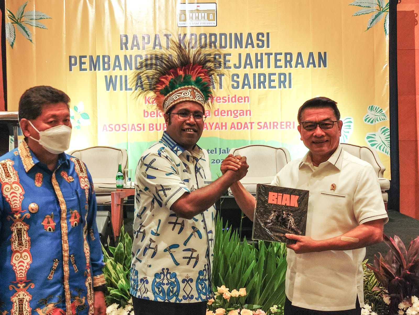 Kepala Staf Kepresidenan RI Moeldoko membuka Rapat Koordinasi pembangunan kesejahteraan wilayah adat Saireri provinsi Papua, Selasa (29/3)