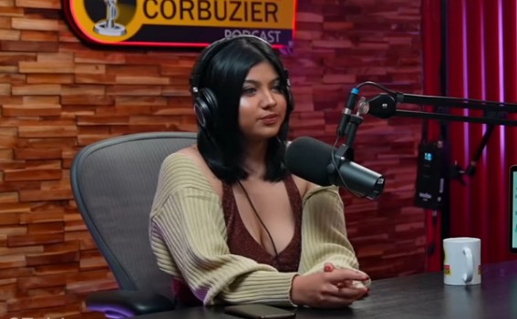 Tangkapan layar saat Dea Onlyfans diundang oleh Deddy Corbuzier