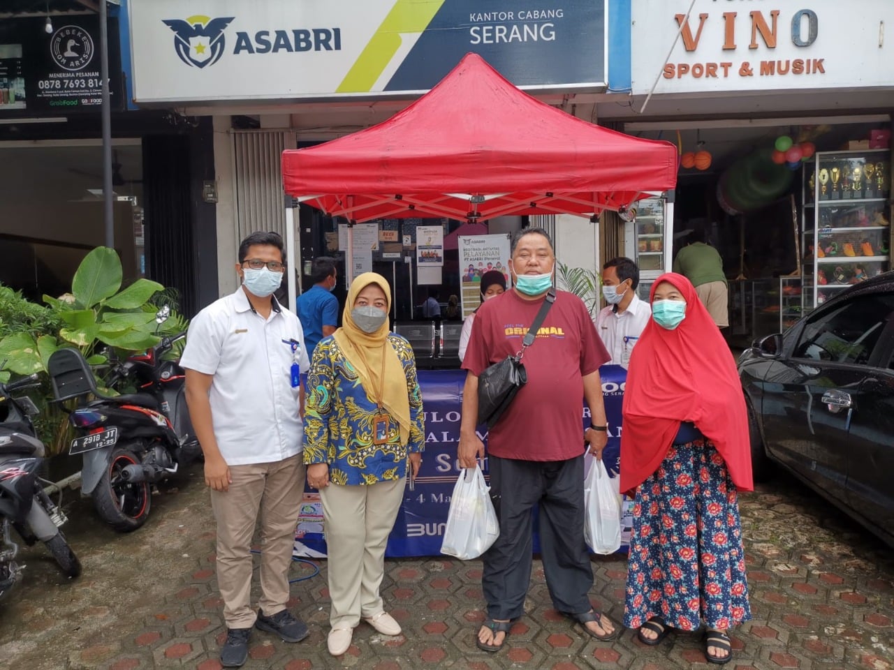 Bazar sembako murah di Kantor Cabang PT Asabri, Serang, Banten.