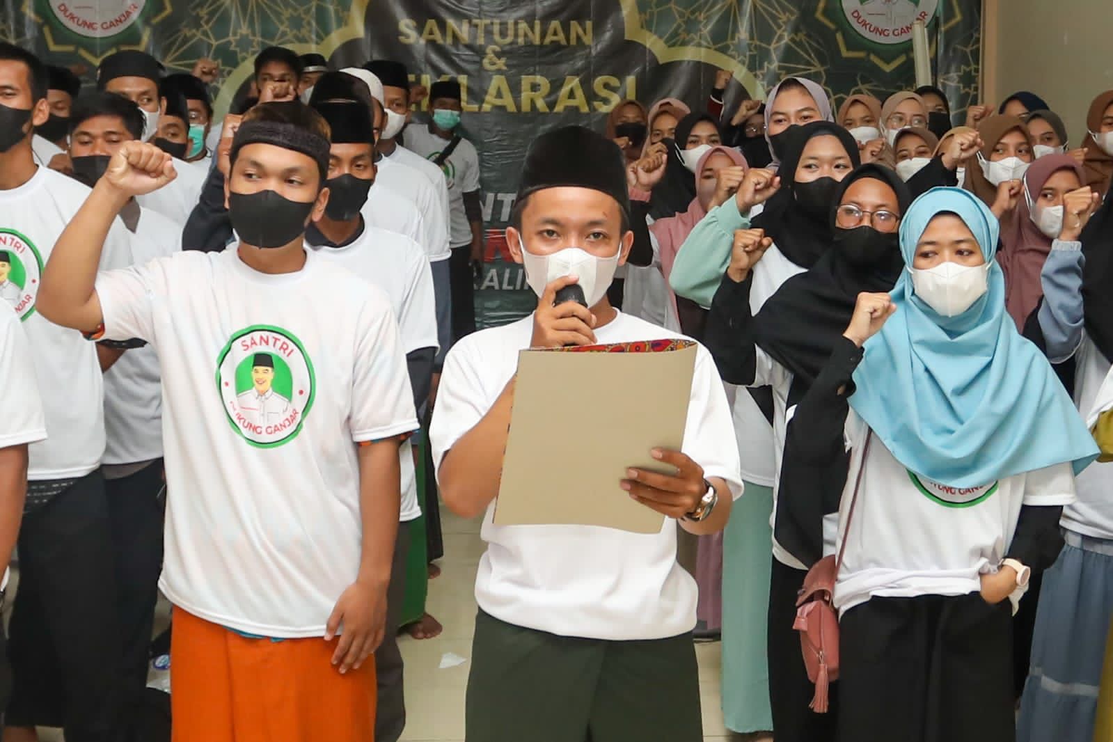 Ratusan santri dan alumni Kalbar mendeklarasikan Gubernur Jateng Ganjar Pranowo, untuk menjadi Presiden RI 2024, Jumat (18/3)