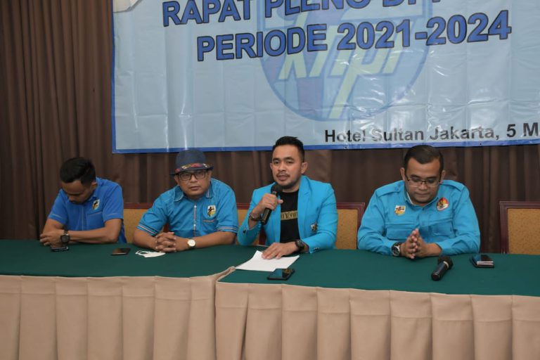  La Ode Umar Bonte, Plt Ketua Umum knpi bersama kepengurusan baru DPP KNPI  periode 2021-2024