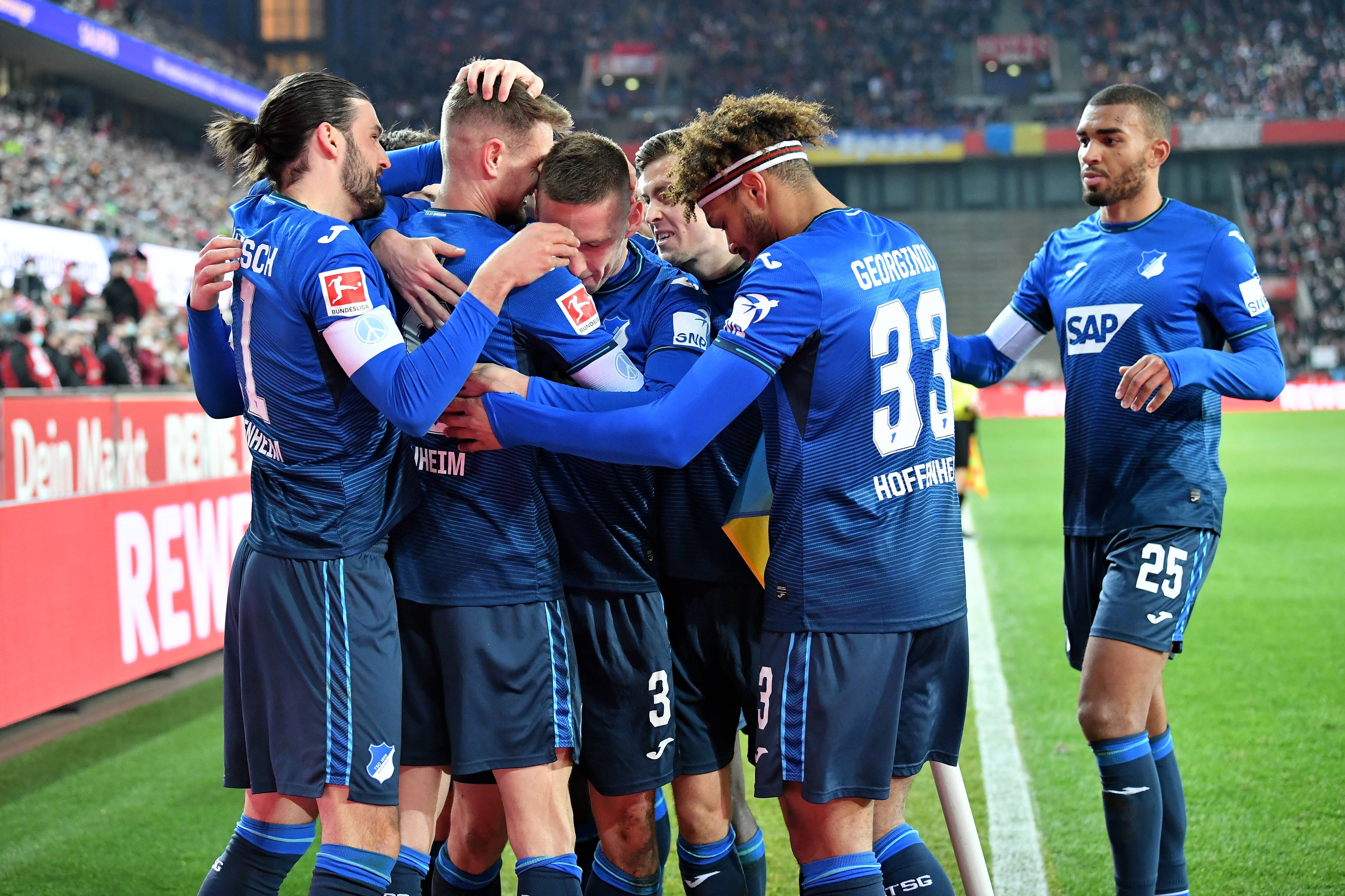 Para pemain Hoffenheim melakukan selebrasi usai mencetak gol ke gawang Cologne di laga Bundesliga.