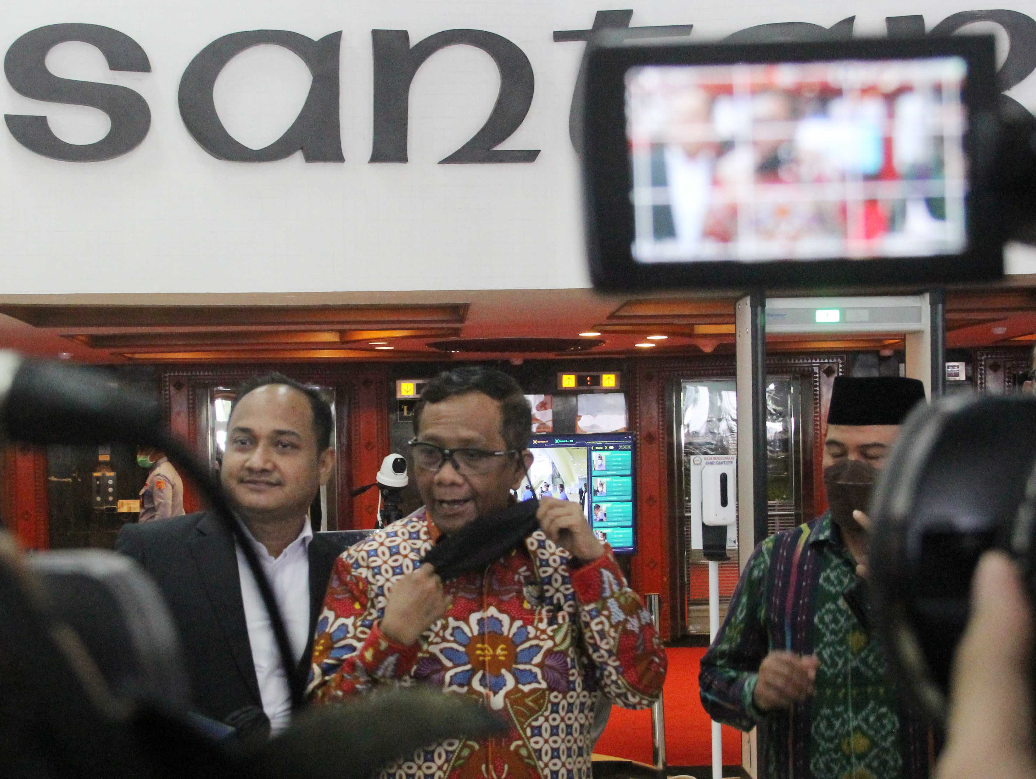 Menteri Koordinator Bidang Politik, Hukum dan Keamanan ( Menko Polhukam ) Mahfud MD 