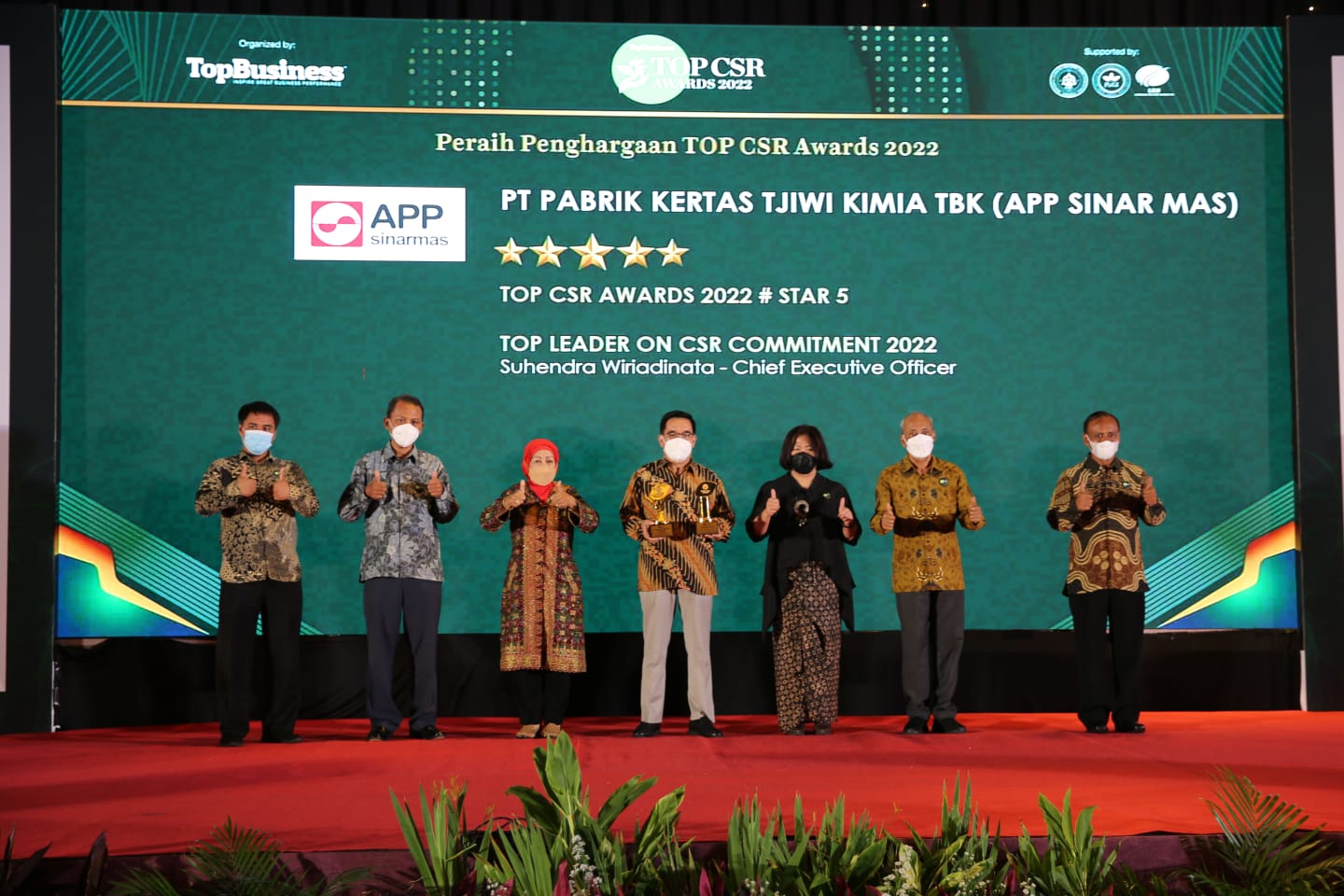 Tiga unit usaha Asia Pulp & Paper (APP) Sinar Mas meraih penghargaan Top CSR (Corporate Social Responsibility) Award 2022.