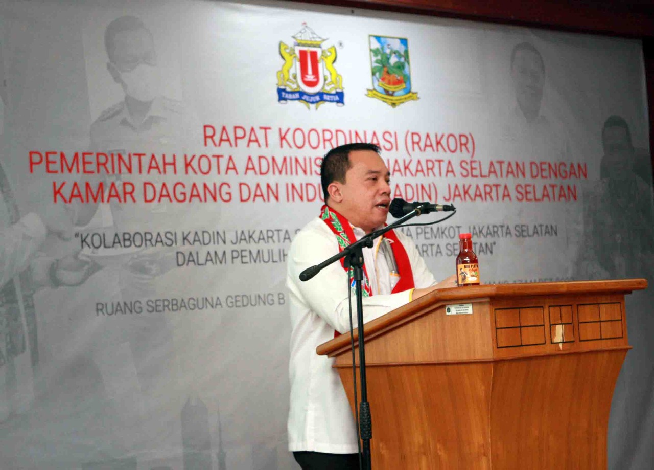 Ketua Kantor Dagang dan Industri (Kadin) Jaksel, Akhmad Lafranta Siregar, memberi pemaparan dalam Rakor dengan Pemkot Jaksel, Kamis (17/3). 