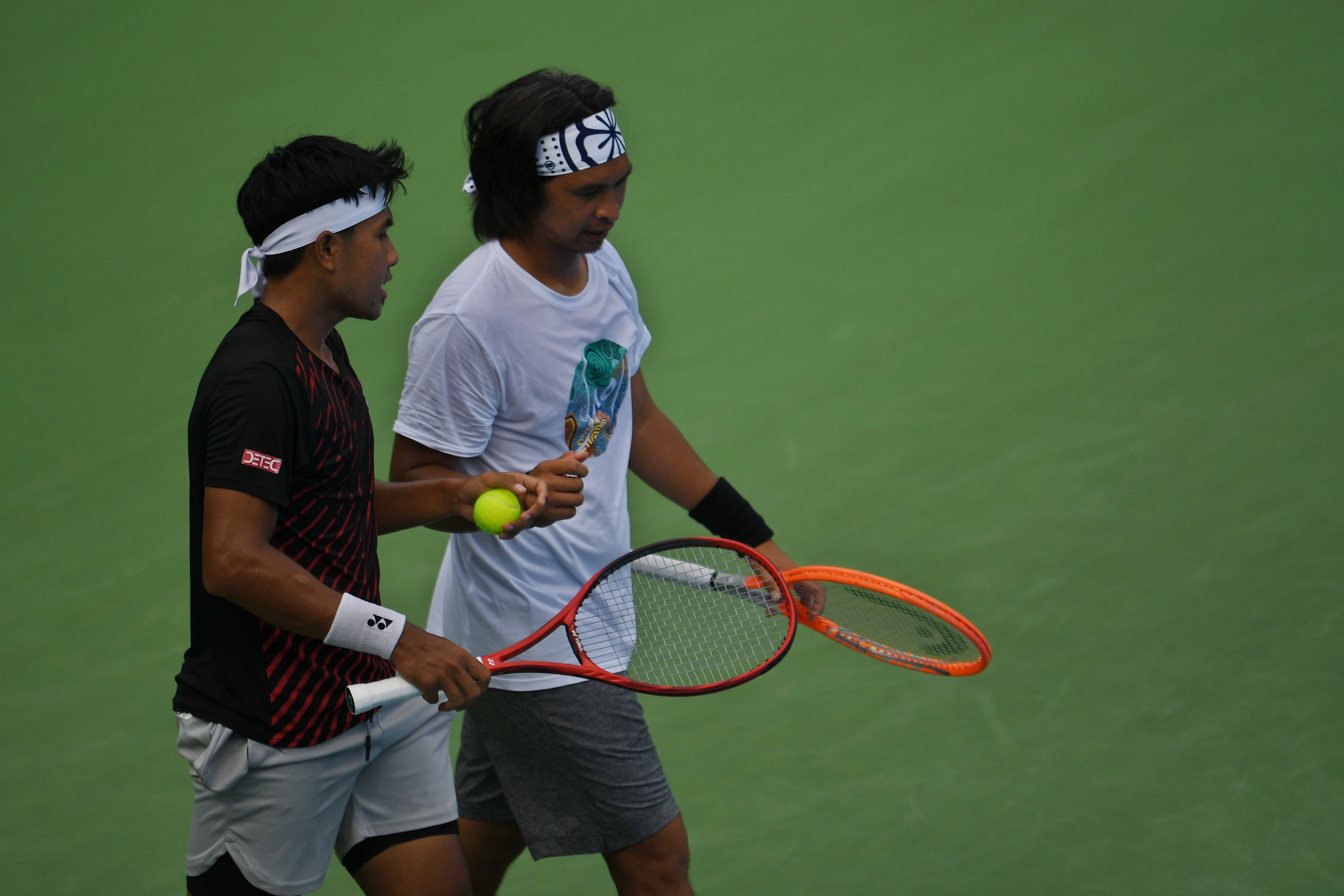 Petenis Christopher Rungkat (kanan) dan Muhammad Rifqi Fitriadi (kiri)