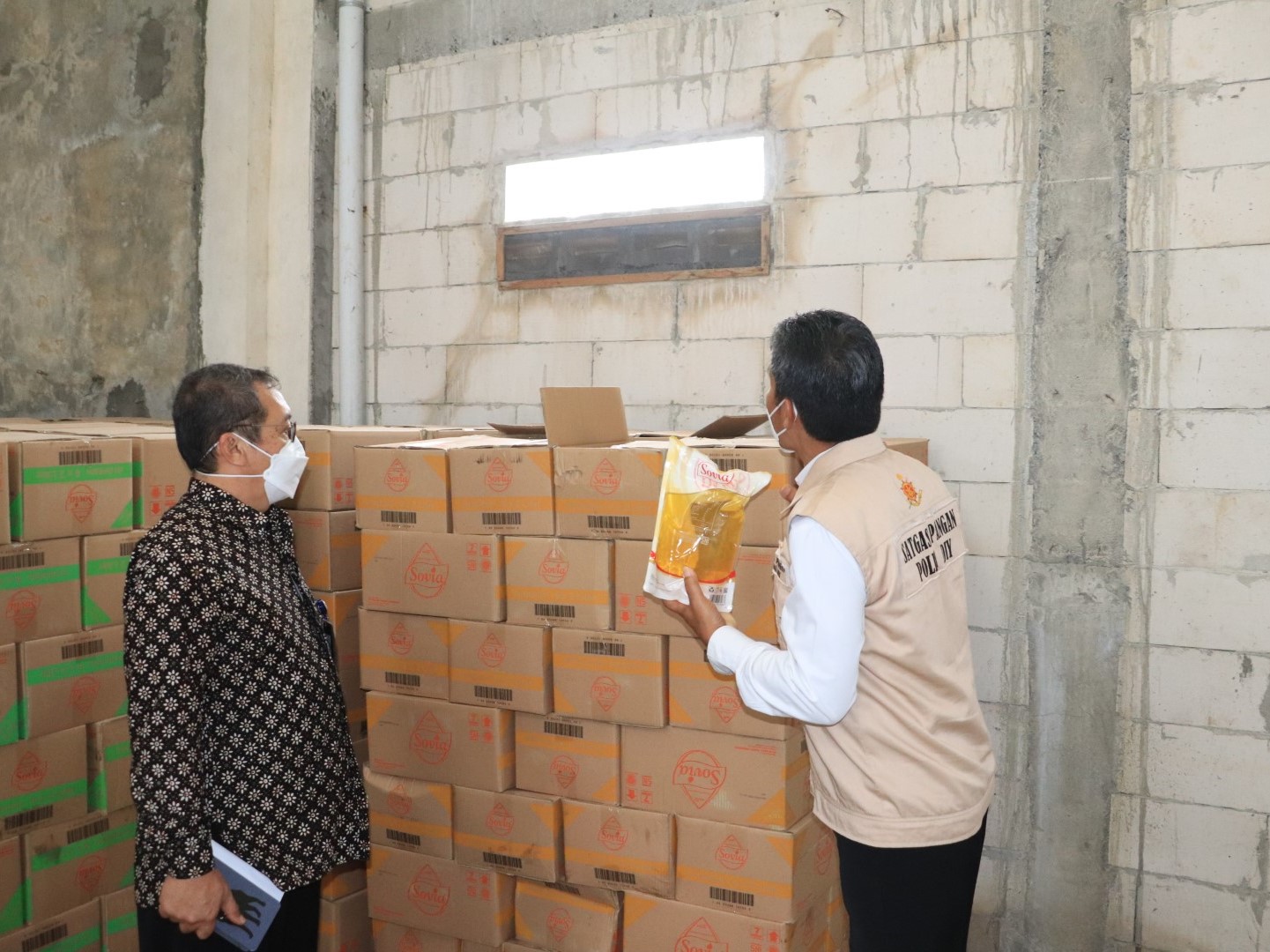 Minyak goreng di gudang.