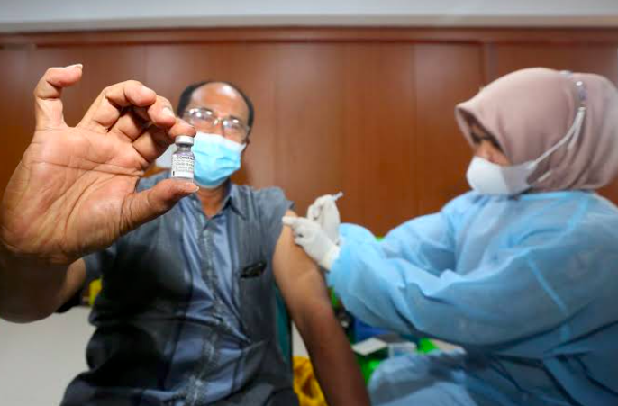 Demi Mudik, Warga Kota Bekasi Antusias Vaksinasi Booster