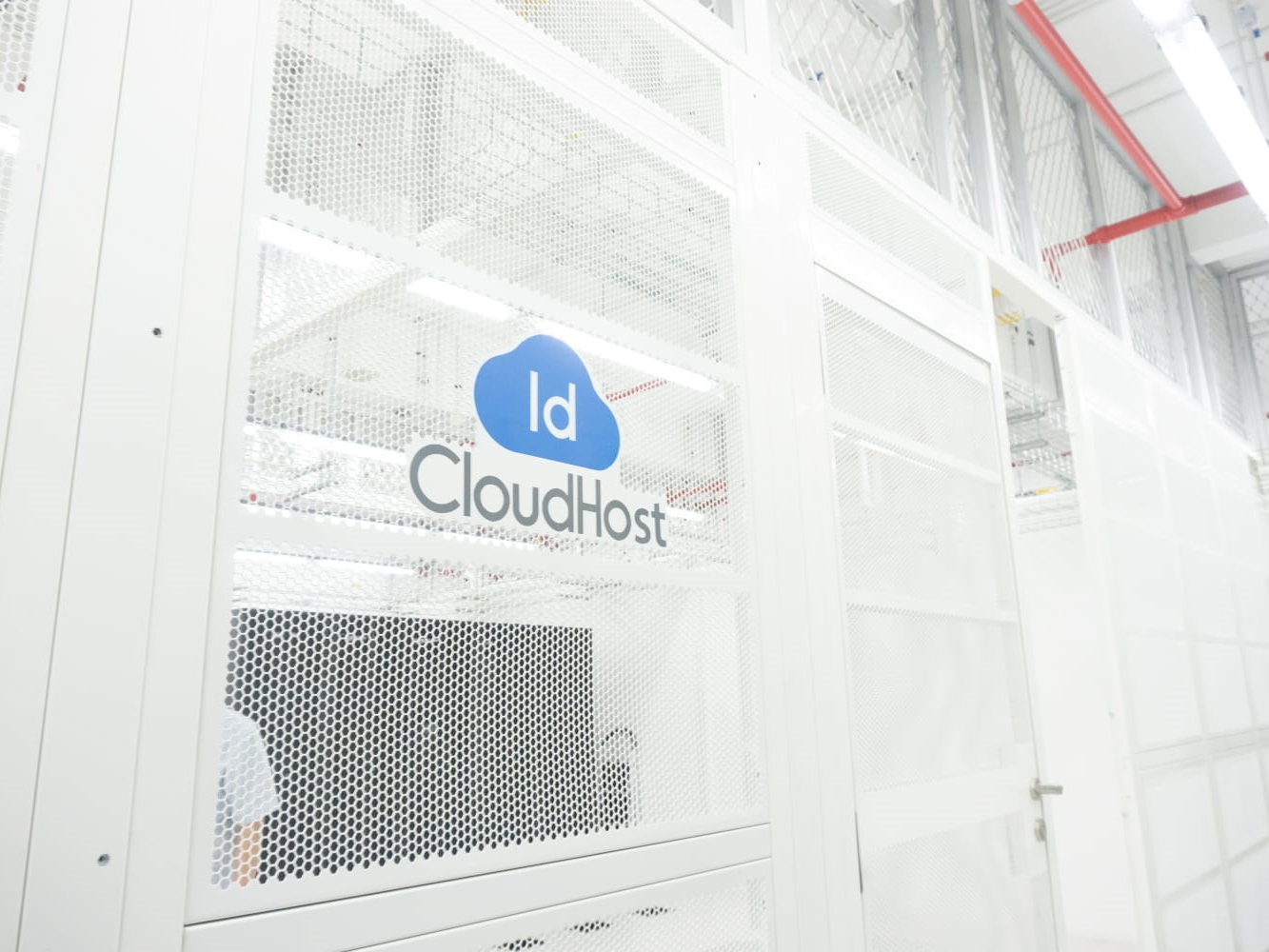 Pemerintah menargetkan sebanyak 30 juta UMKM memiliki kehadiran online hingga 2023 melalui Gerakan Nasional Bangga Buatan Indonesia.