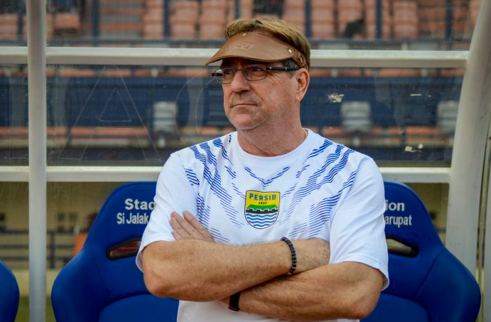 Pelatih Persib, Robert Rene Alberts.