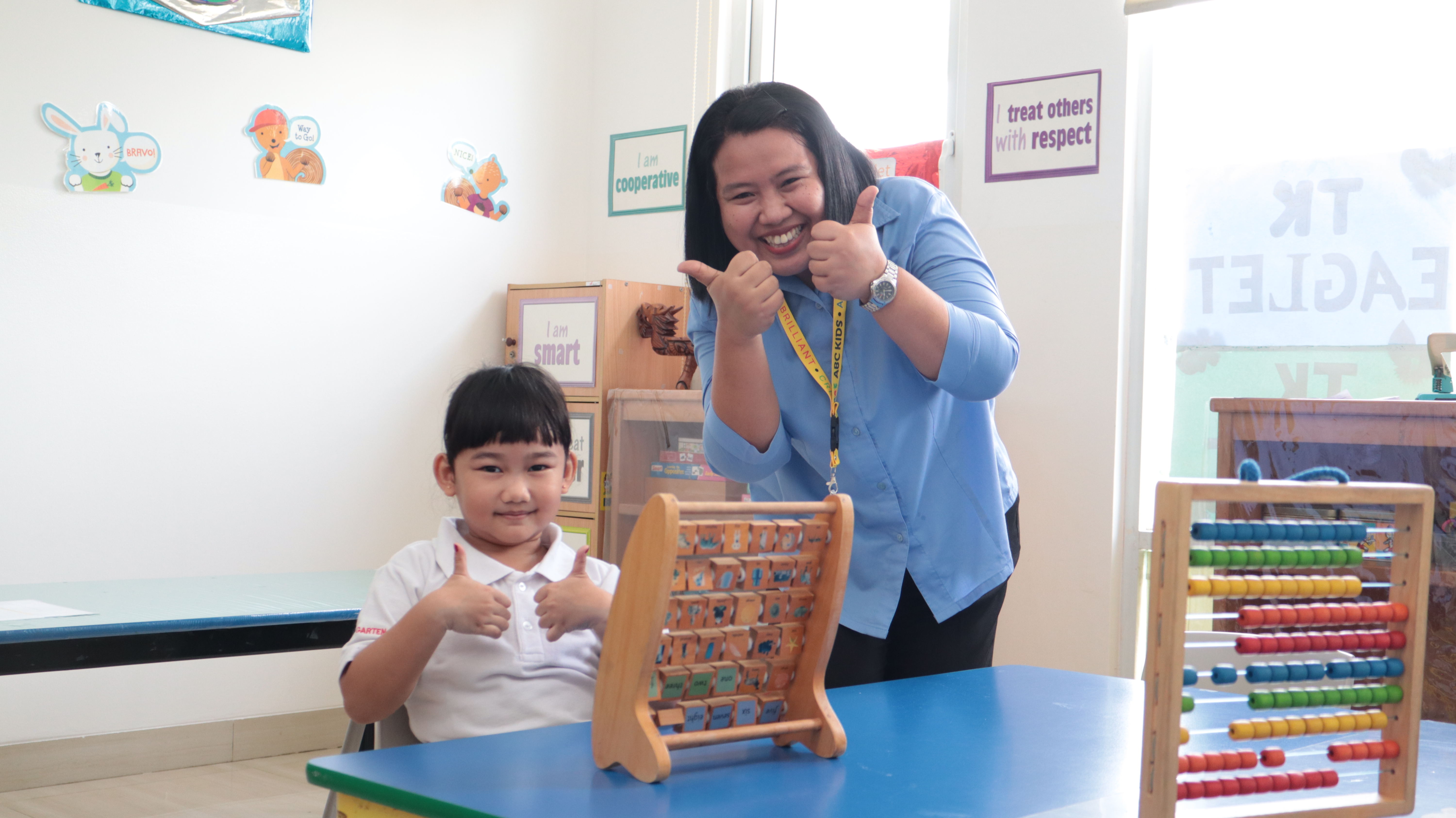 Pembelajaran dengan toolkit berbasis bermain di Sekolah ABC Kids