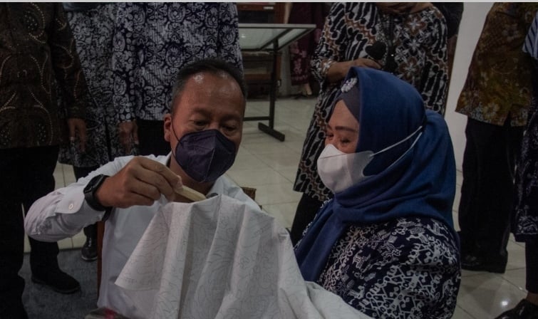 MENTERI Perindustrian Agus Gumiwang Kartasasmita.