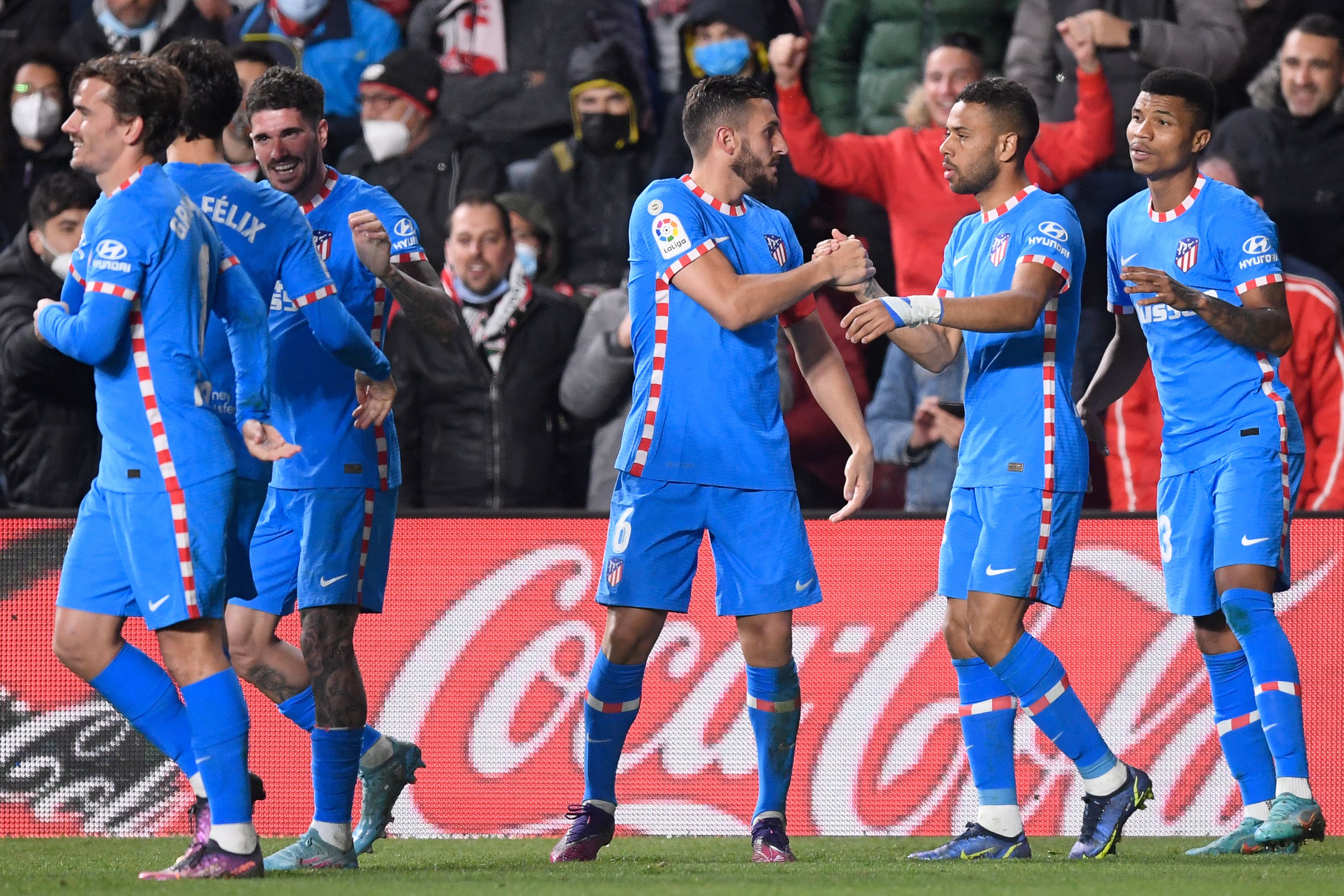 Para pemain Atletico Madrid melakukan selebrasi usai mencetak gol ke gawnag Rayo Vallecano di laga La Liga 