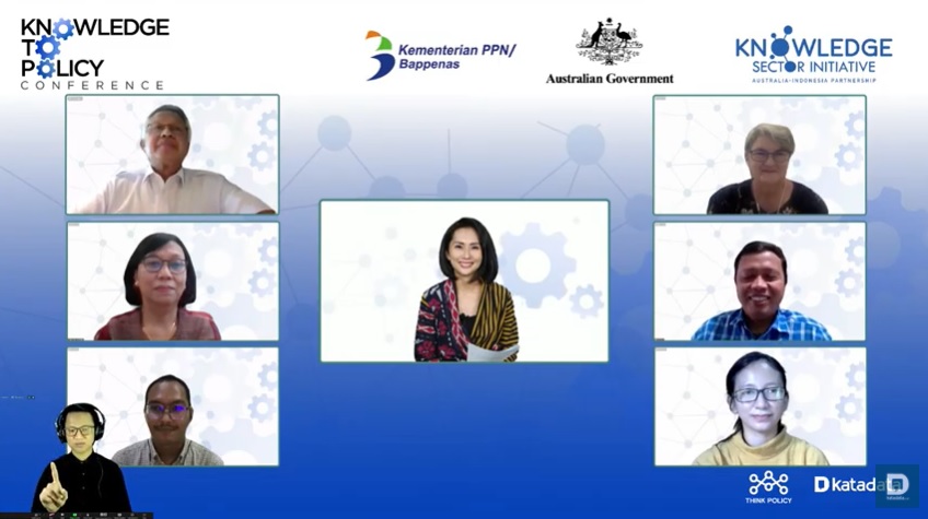 Webinar membahas pelibatan komunitas dalam pengambilan kebijakan