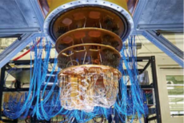 Eksperimen laser (quantum optics) untuk simulator kuantum. 