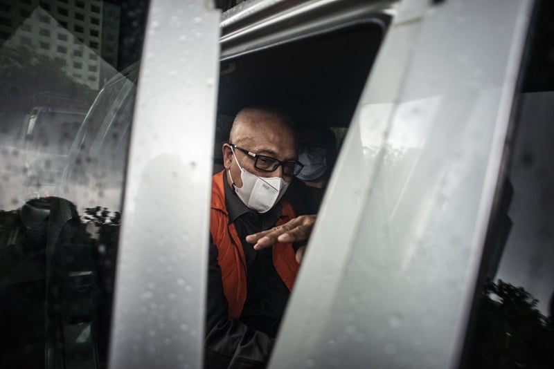 Eks Bupati Buru Selatan Diduga Beli Kendaraan Pakai Identitas Lain