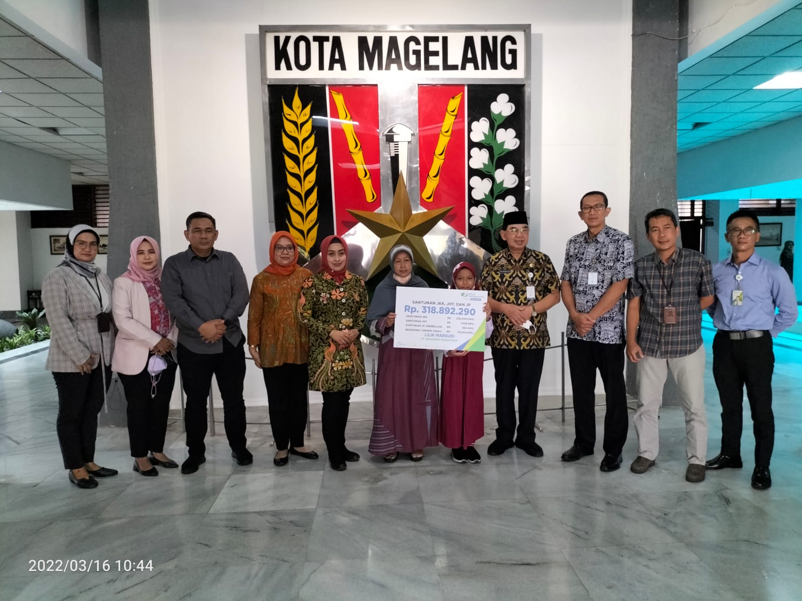 Santunan secara simbolis diserahkan di ruang kerja Wakil Wali Kota Magelang, Rabu (16/3).