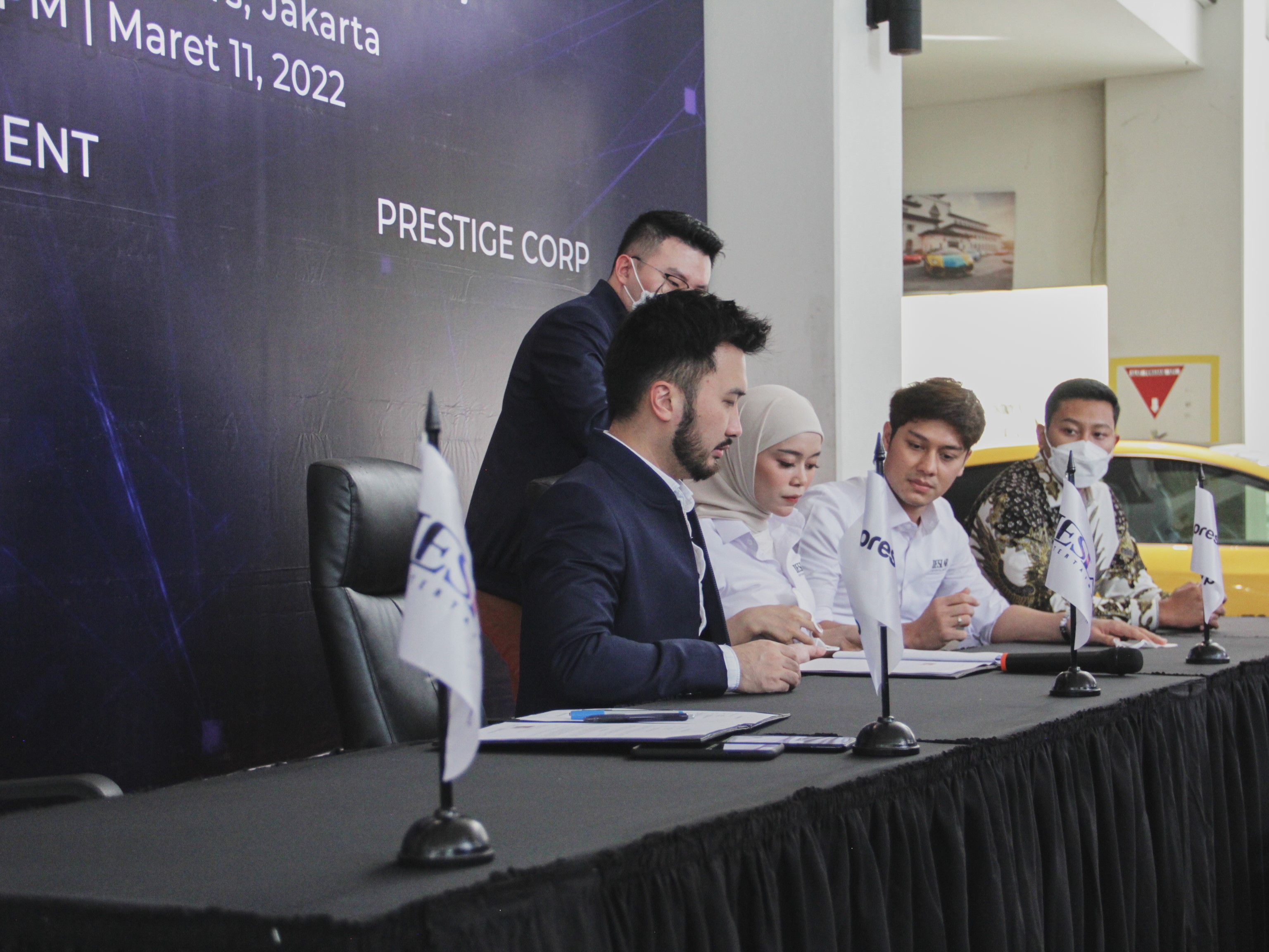 Rudy Salim (kiri), Lesti Kejora (tengah), dan Rizky Billar (kedua dari kiri).