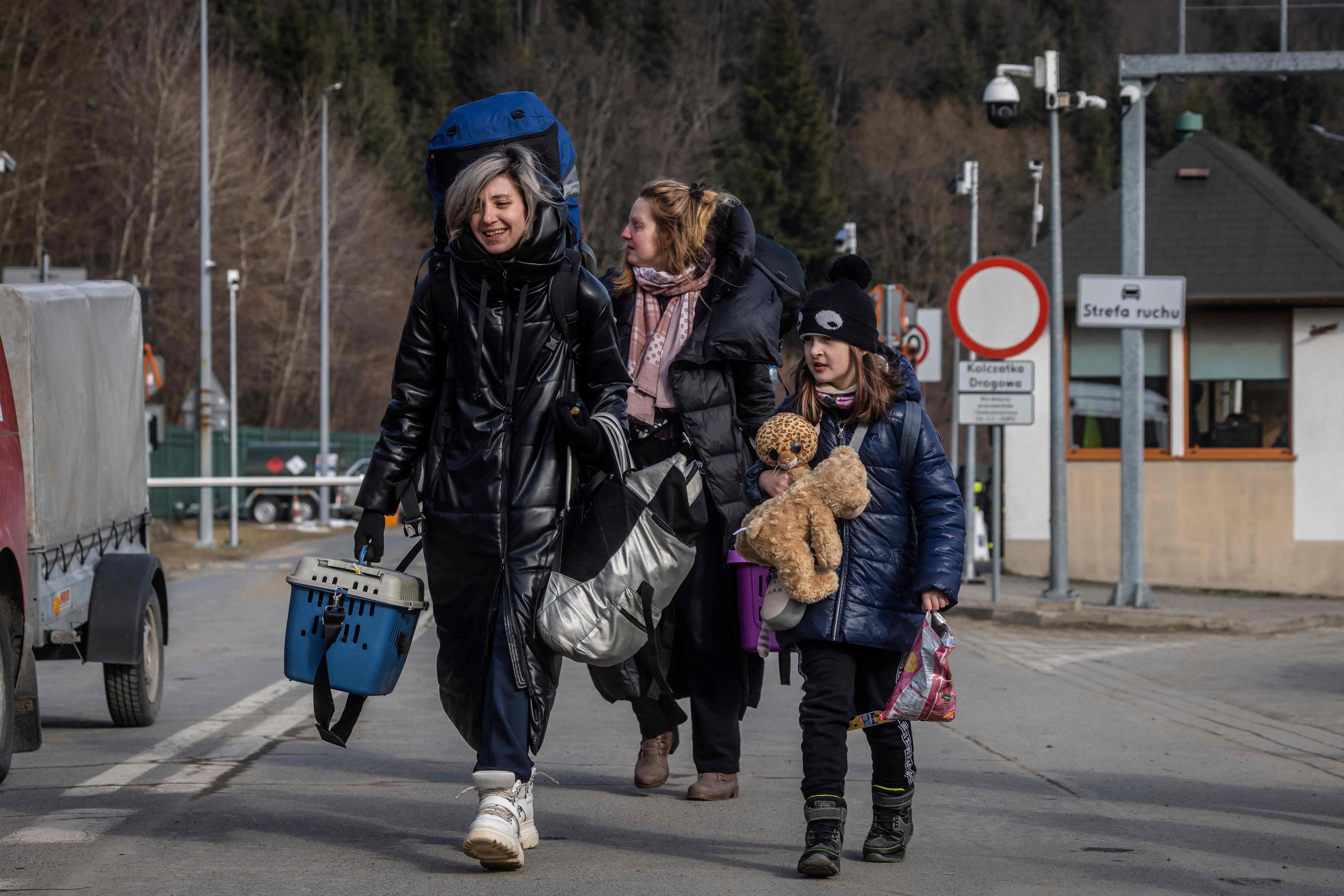 Pengungsi asal Ukraina tiba di Kota Kroscienko, Polandia.