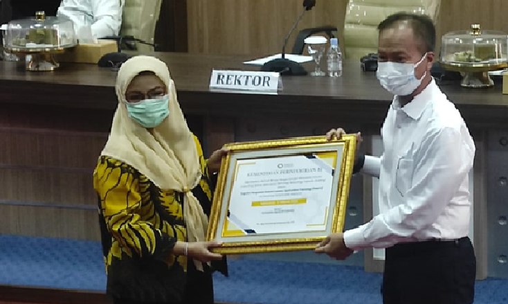 Acara pemberian bantuan pengembangan wirausaha industri dalam program Pinoti oleh Kemenperin di Unhas, Makassar.