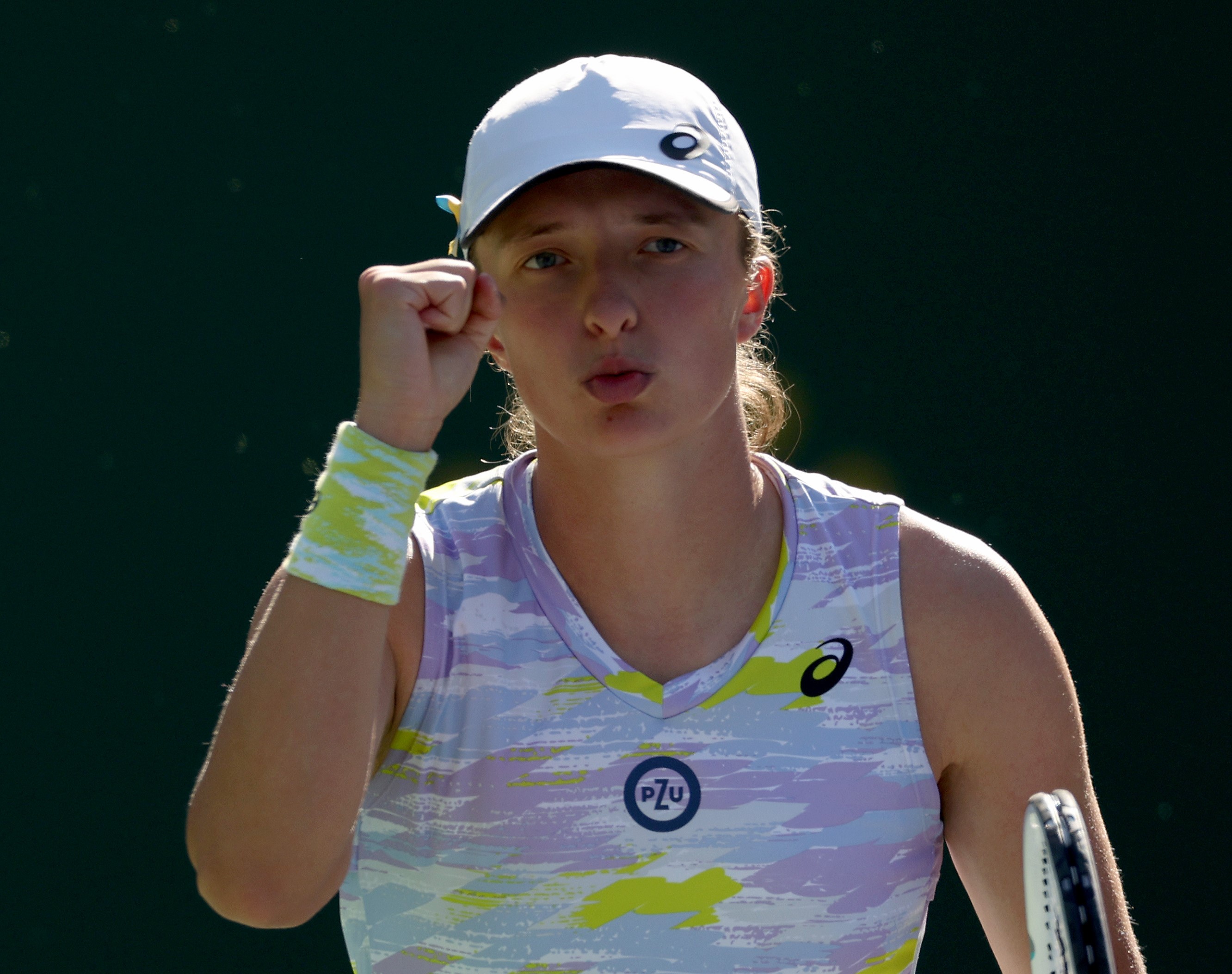 Petenis putri unggulan ketiga Iga Swiatek  lolos ke babak 16 besar Indian Wells Masters 2022, Senin (14/3)