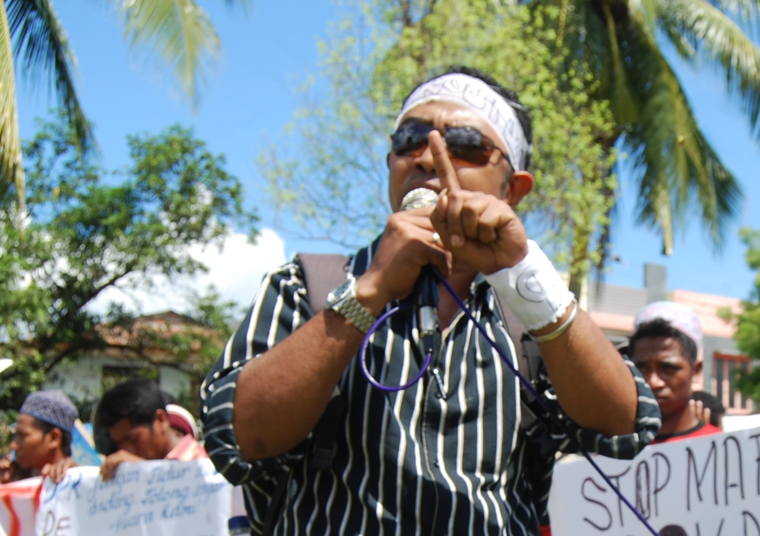 Anggota DPRD Lembata, Petrus Bala Wukak mengingatkan Bupati Lembata Thomas Ola Langoday langgar HAM dan rekomendasi KASN.