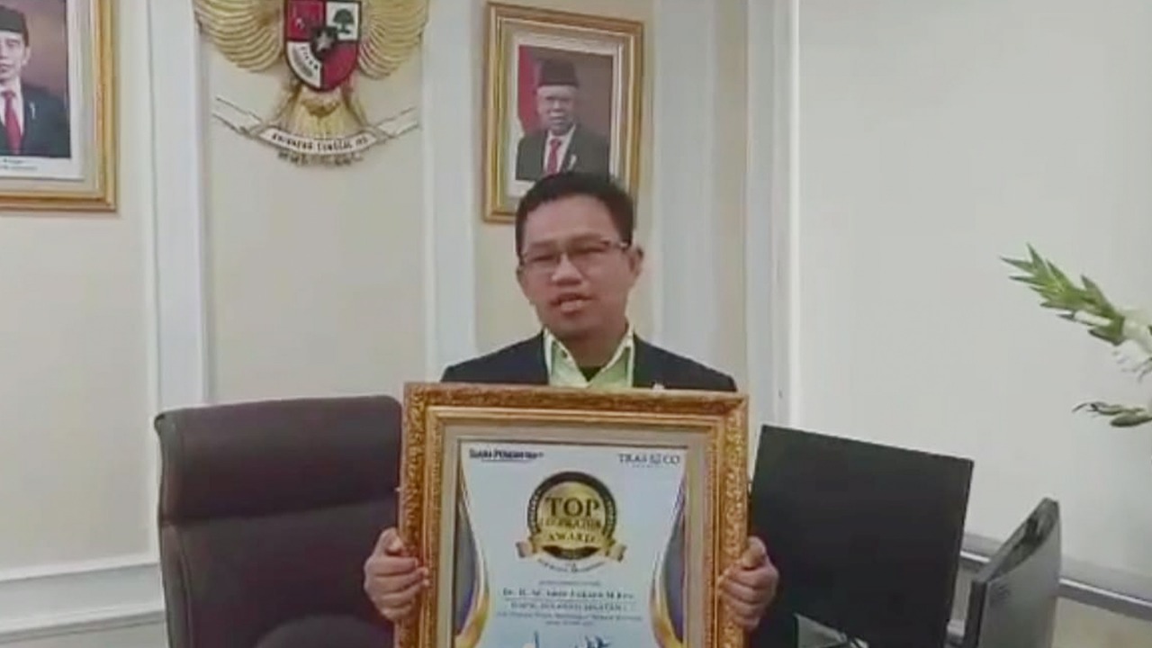 Anggota Komisi IXI DPR RI dari Dapil Sulawesi Selatan I, Amir Uskara meraih penghargaan TOP Legislator Award 2022 For Personal Branding. 