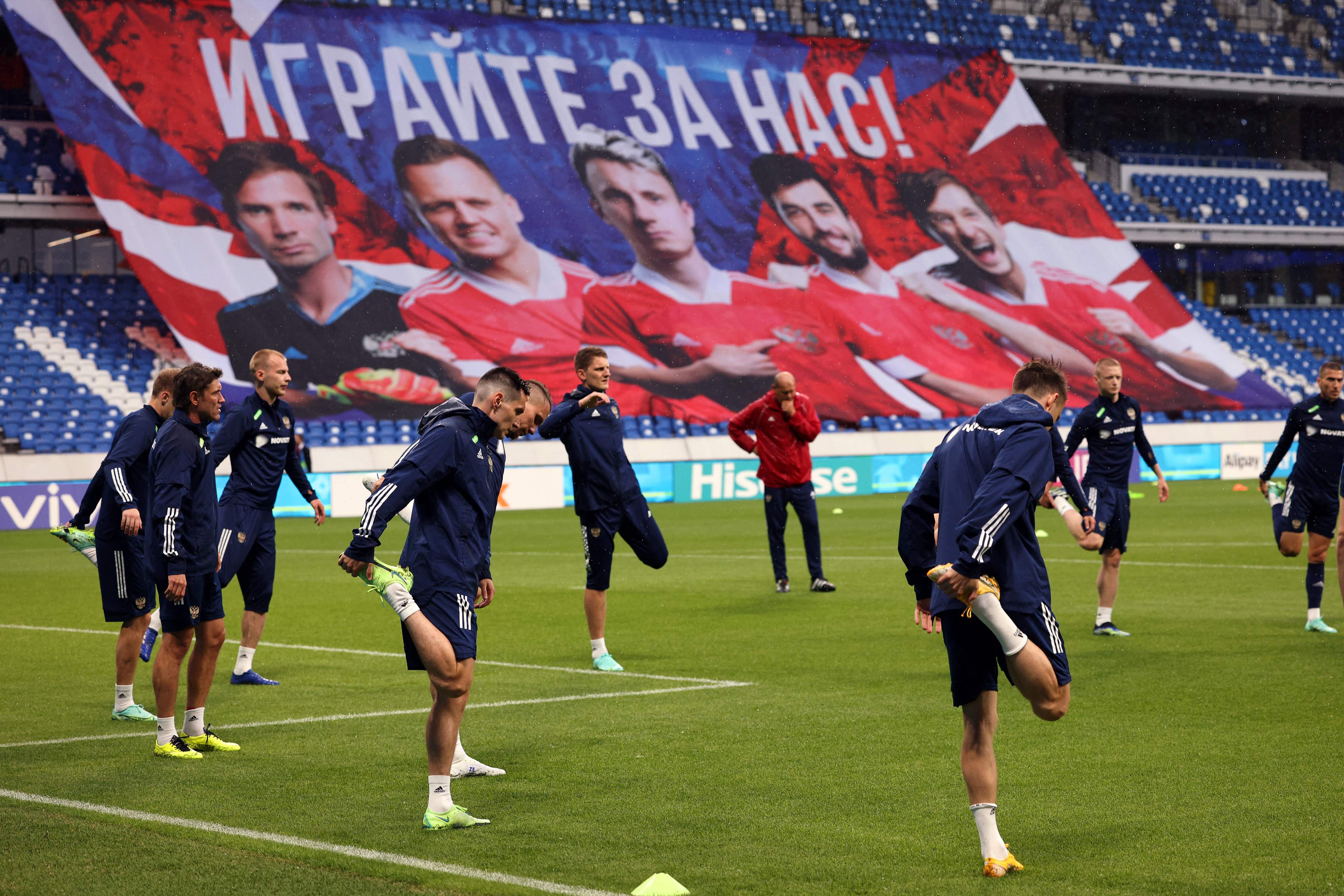 Timnas Rusia berlatih di Stadion Dinamo di Moskow, Rusia.