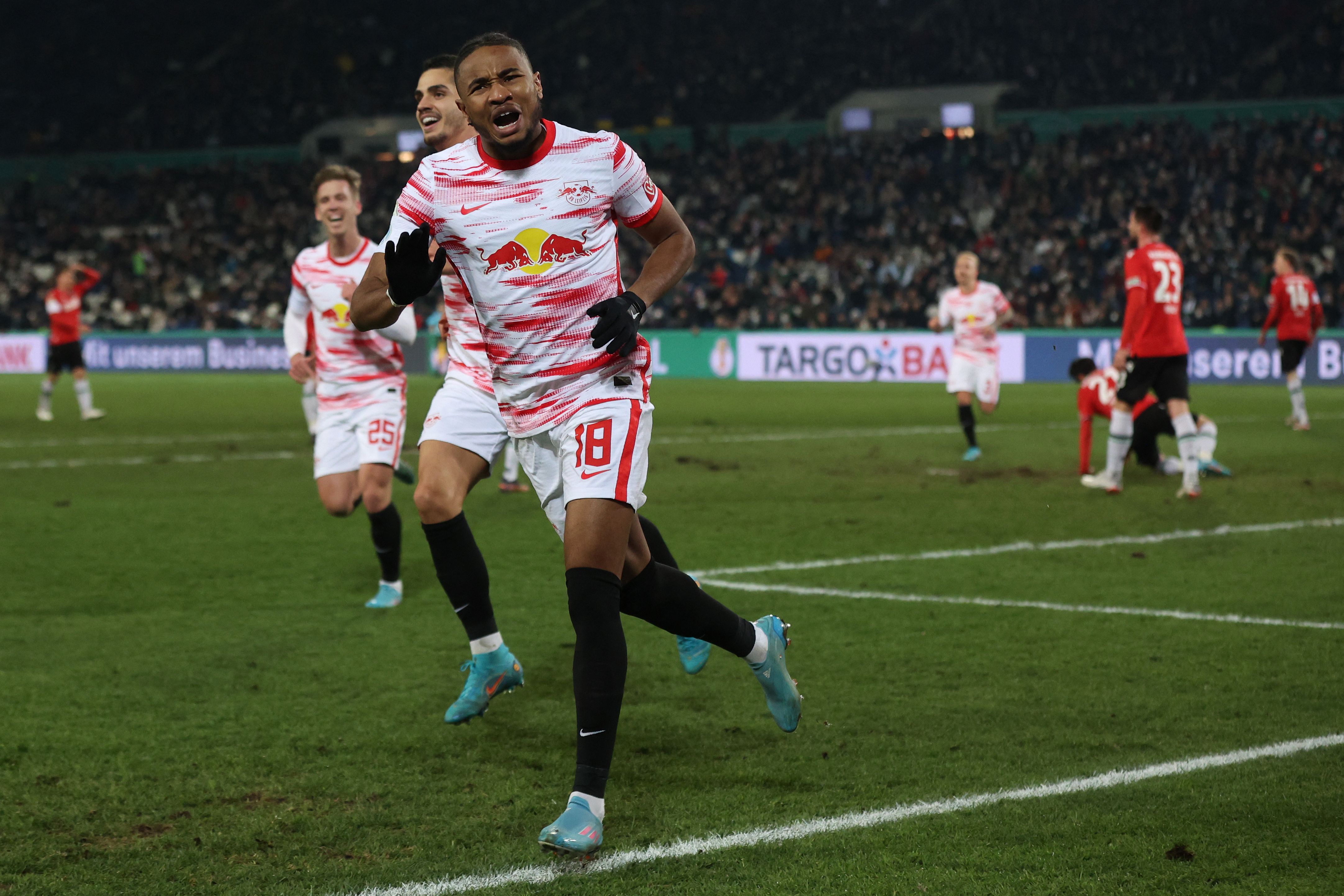 Gelandang RBLeizpig Christopher Nkunku melakukan selebrasi usai mencetak gol ke gawang Hanover di laga DFB Pokal.