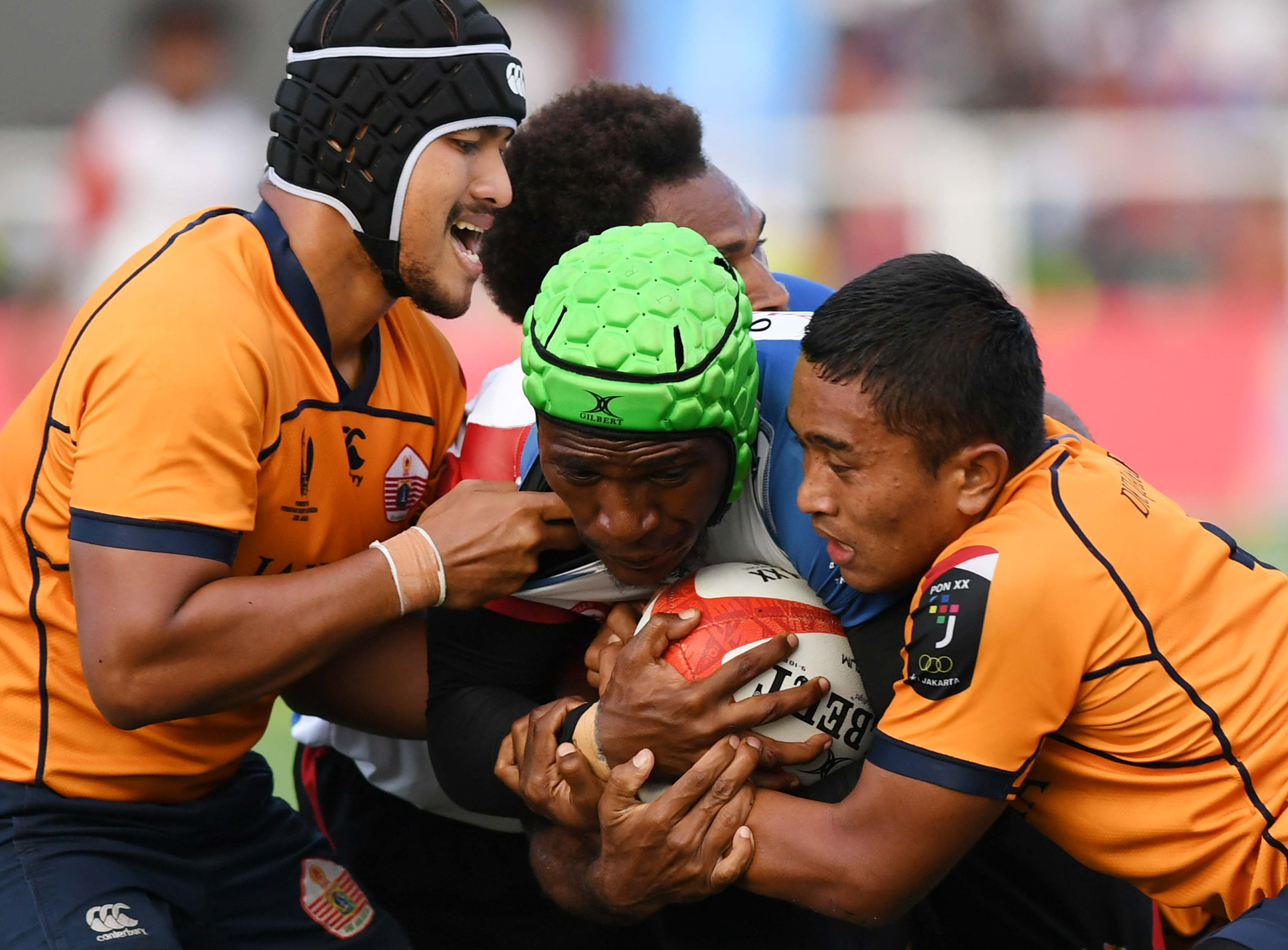 Suasana pertandingan rugby di PON Papua, yang mempertemukan DKI Jakarta dan Papua.