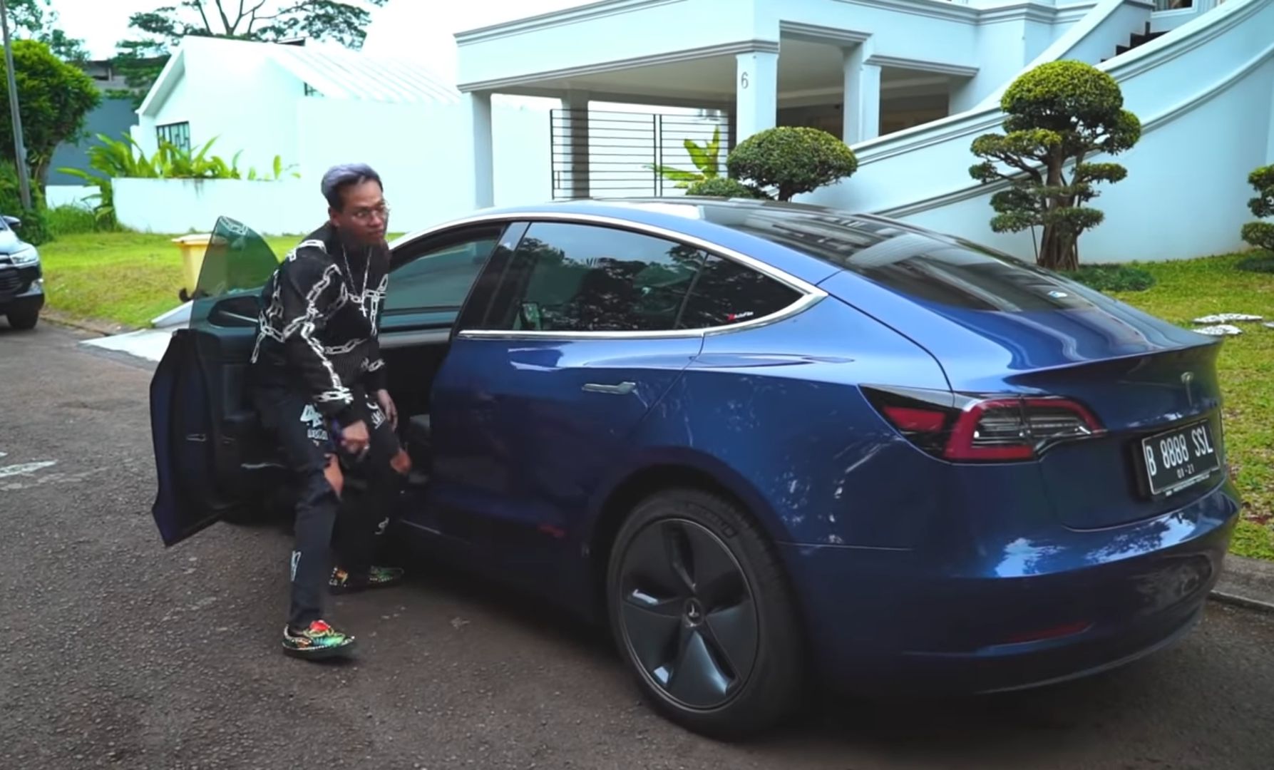 Indra Kenz Beli Tesla dari Rudi Salim Seharga Rp1,35 M